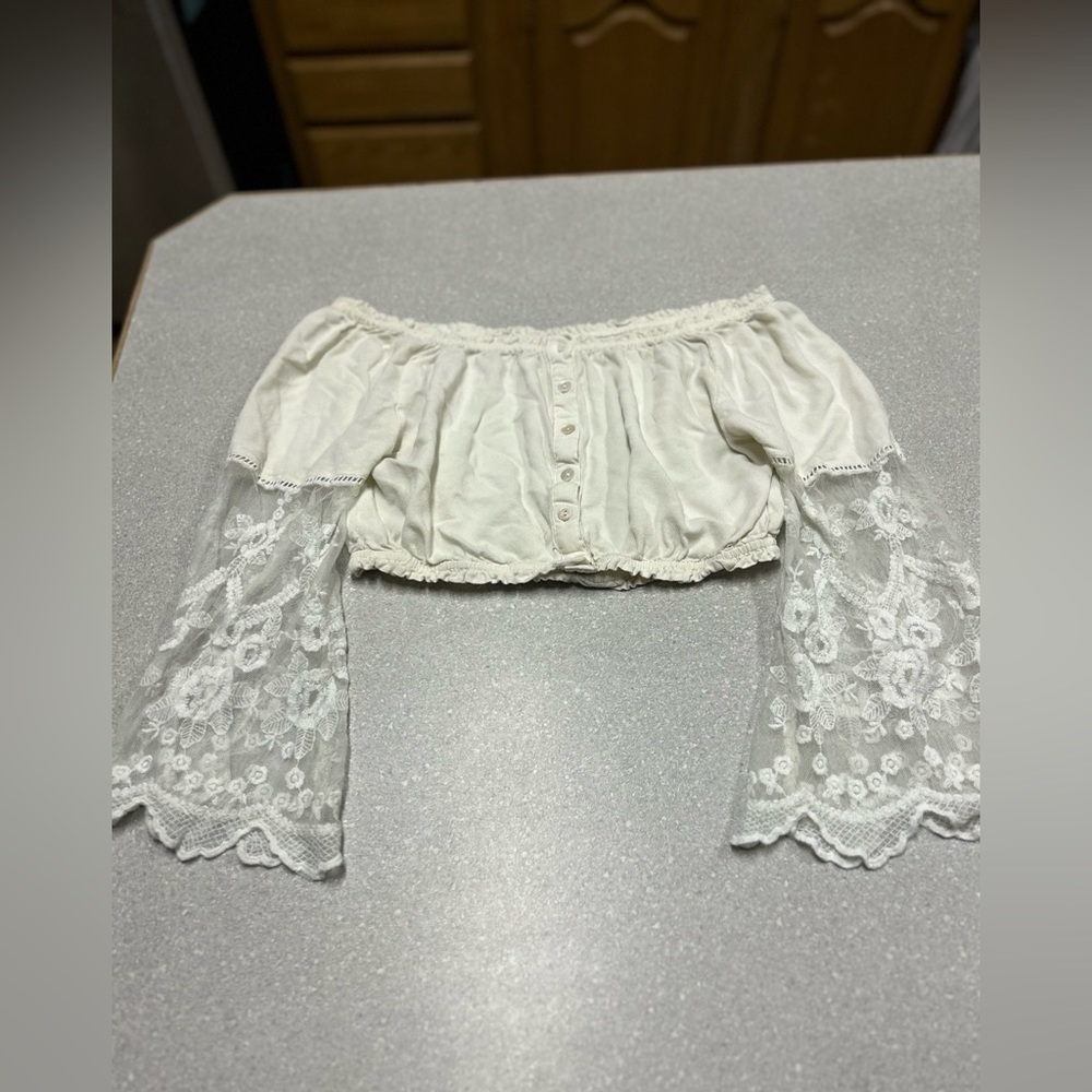 Kendall&kylie lace cream colored top